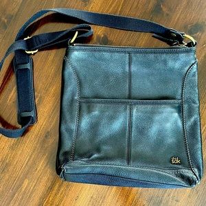 The Sak- Crossbody purse in a soft black pebble leather. Like new! 😍